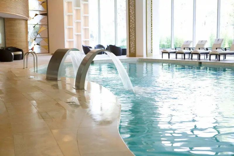 Indoor swimming pool with water features Aquafun Sheffield